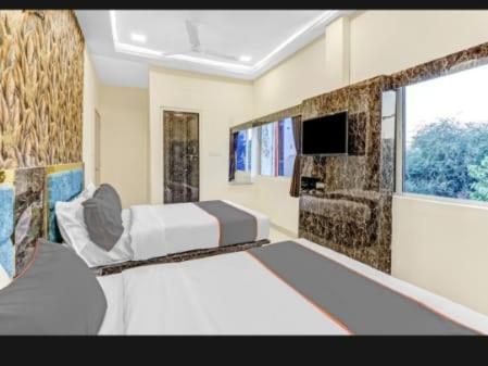 אחמדאבאד Hotel Bhavya Residency חדר תמונה